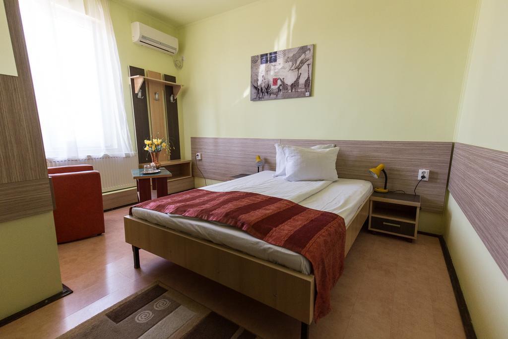 Pension Varadia Oradea Exterior foto