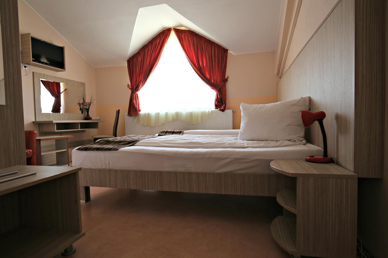 Pension Varadia Oradea Exterior foto